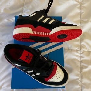 NIB Adidas Unisex men 6.5 low forum sneaker new in box rare vegan skateboard
